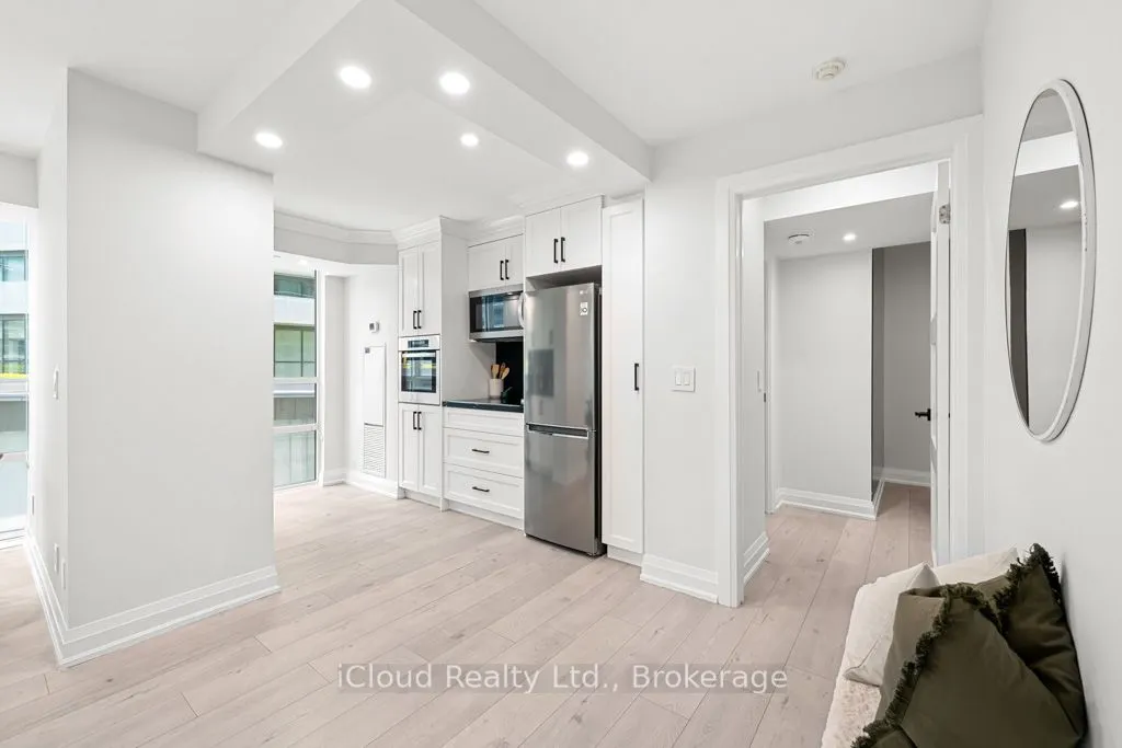 19 Grand Trunk Crescent, #506