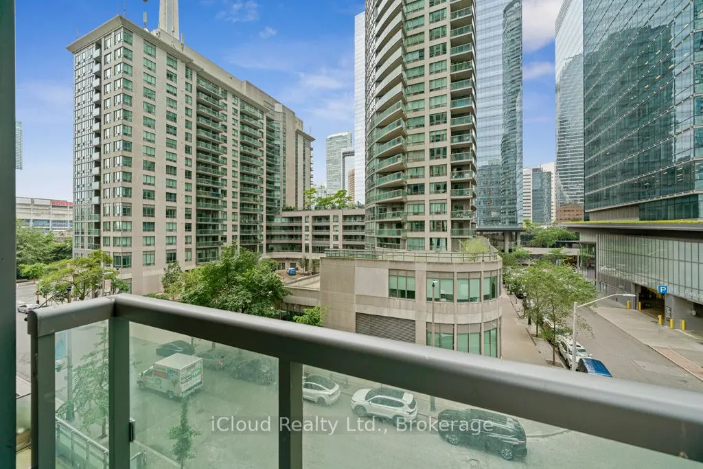 19 Grand Trunk Crescent, #506