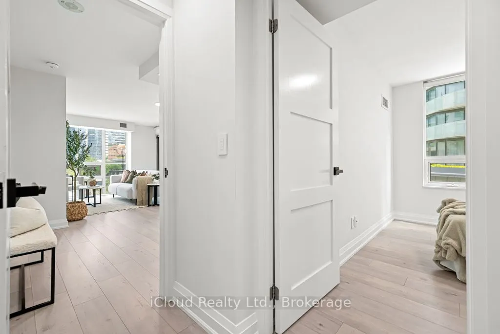 19 Grand Trunk Crescent, #506