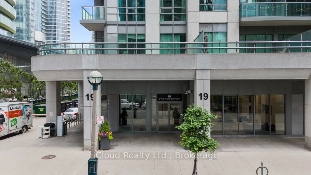 19 Grand Trunk Crescent, #506