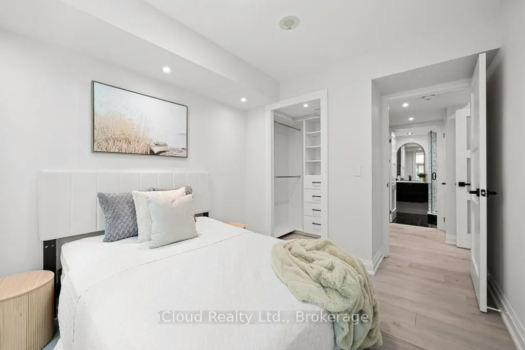 19 Grand Trunk Crescent, #506