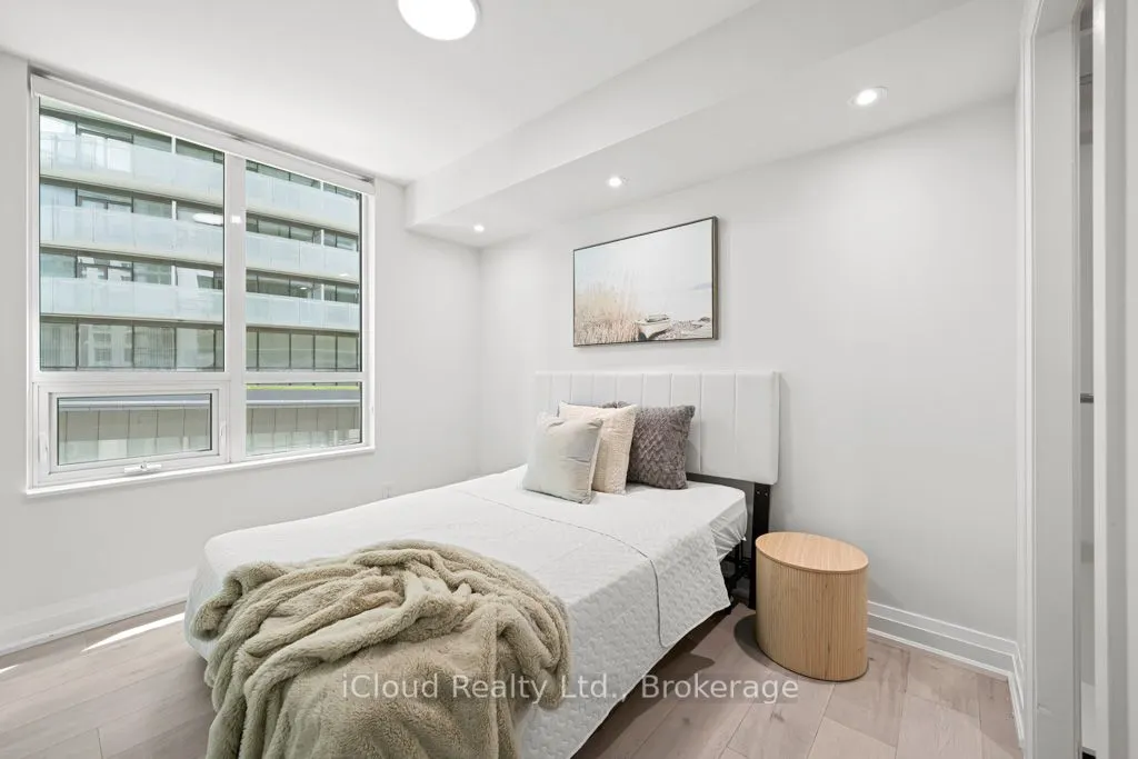 19 Grand Trunk Crescent, #506