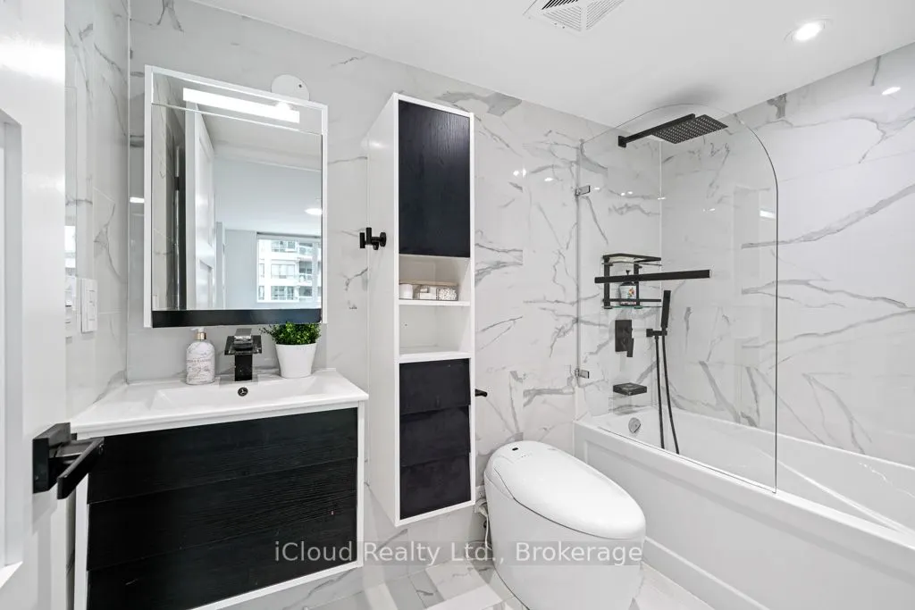 19 Grand Trunk Crescent, #506