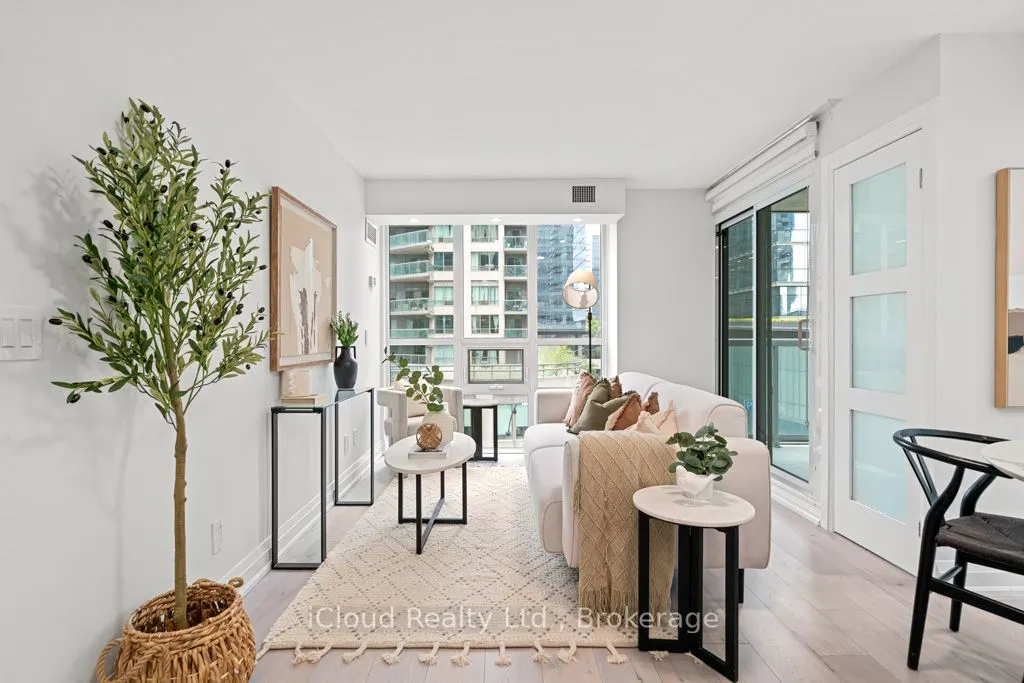 19 Grand Trunk Crescent, #506