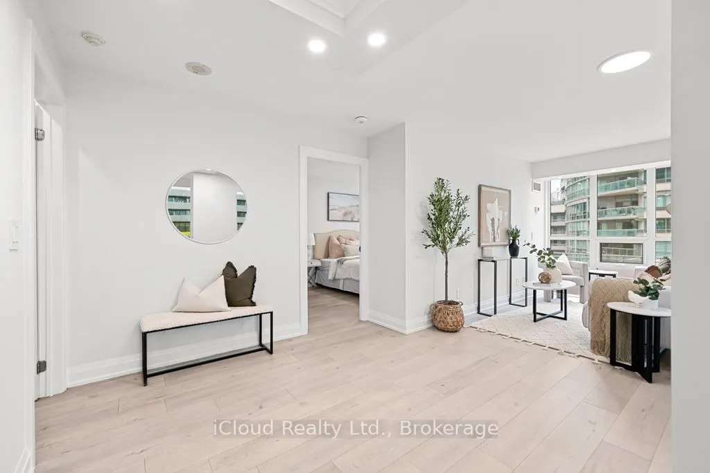 19 Grand Trunk Crescent, #506