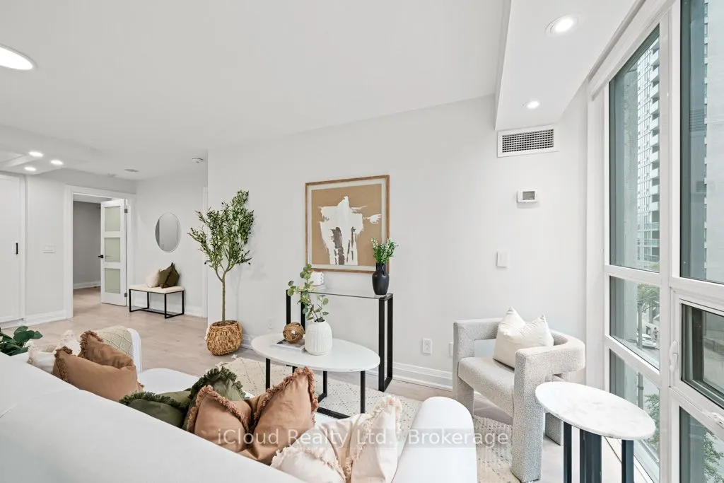 19 Grand Trunk Crescent, #506