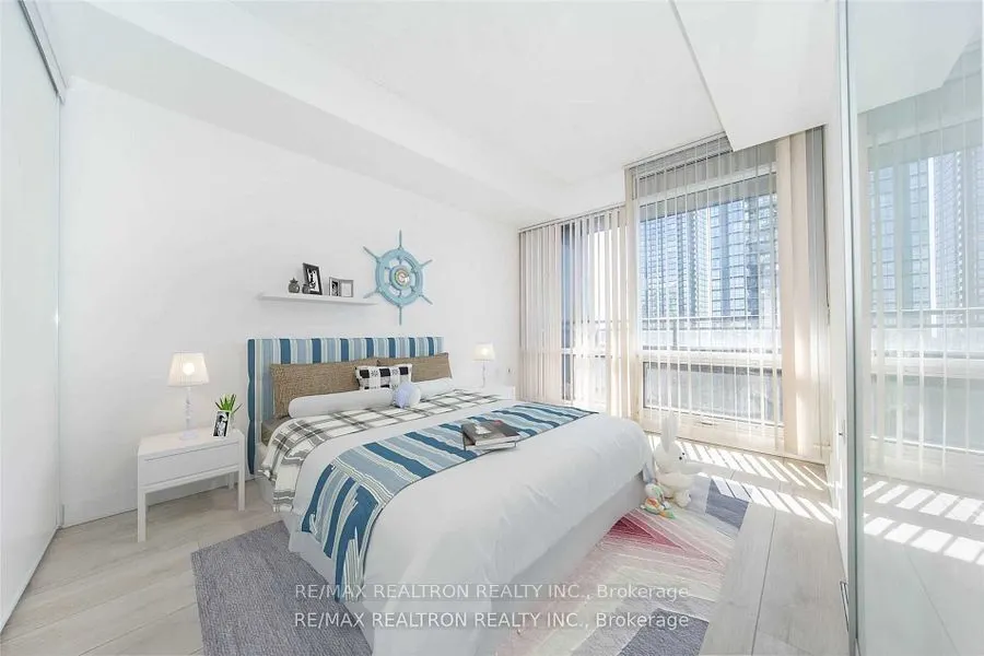 25 Telegram Mews, #1508