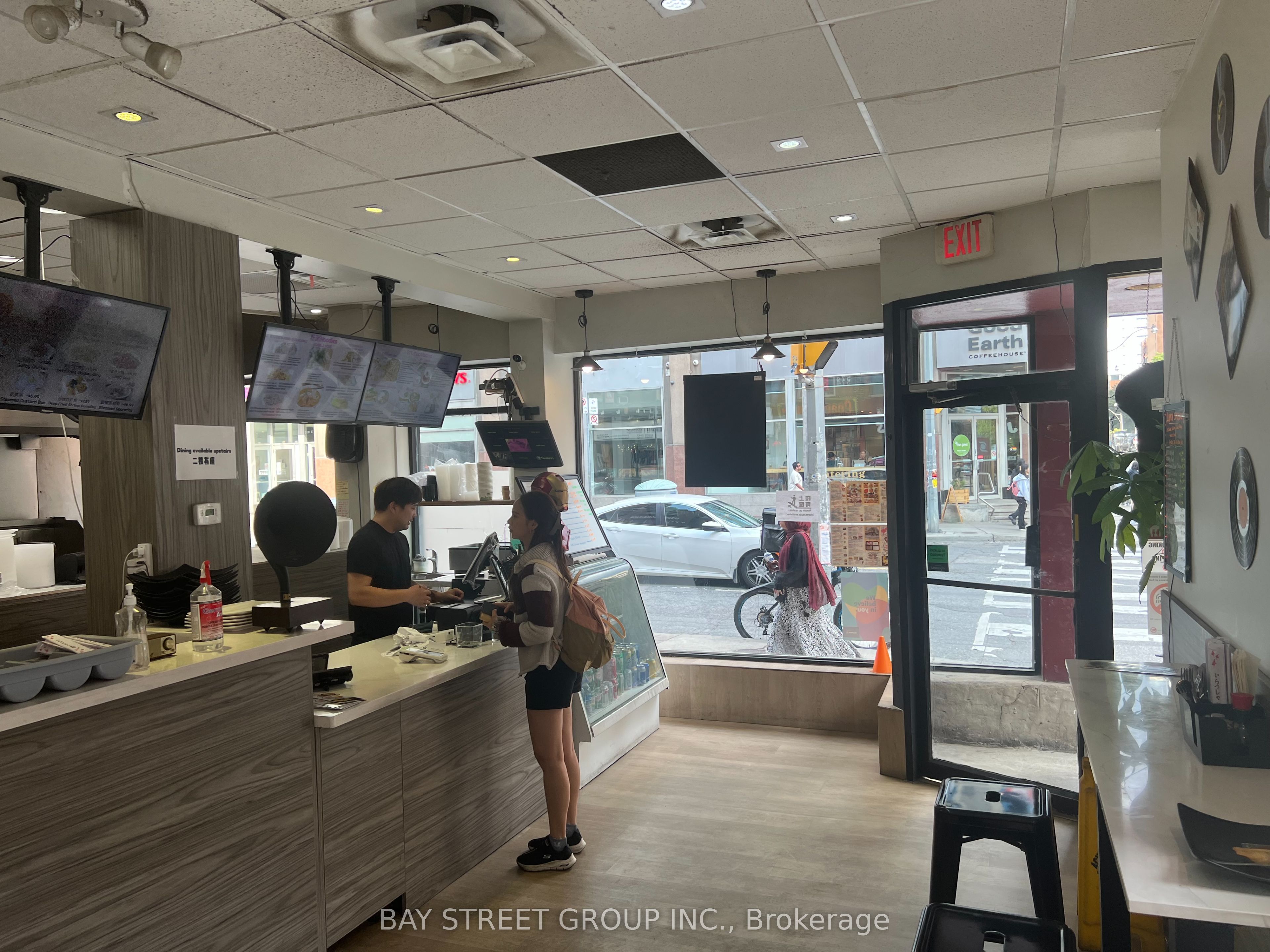 570 Yonge St