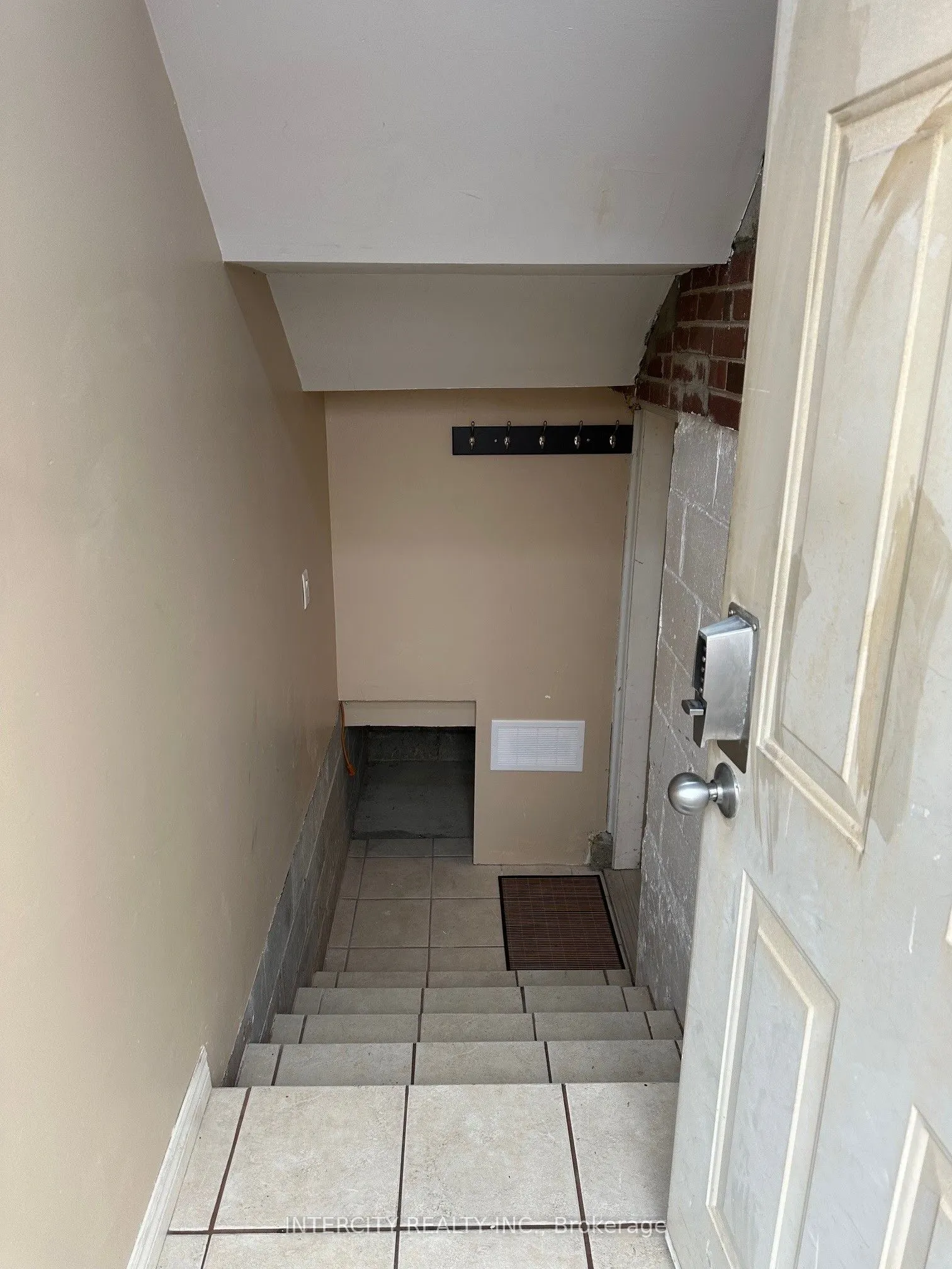 222 Combe Avenue, #BSMT