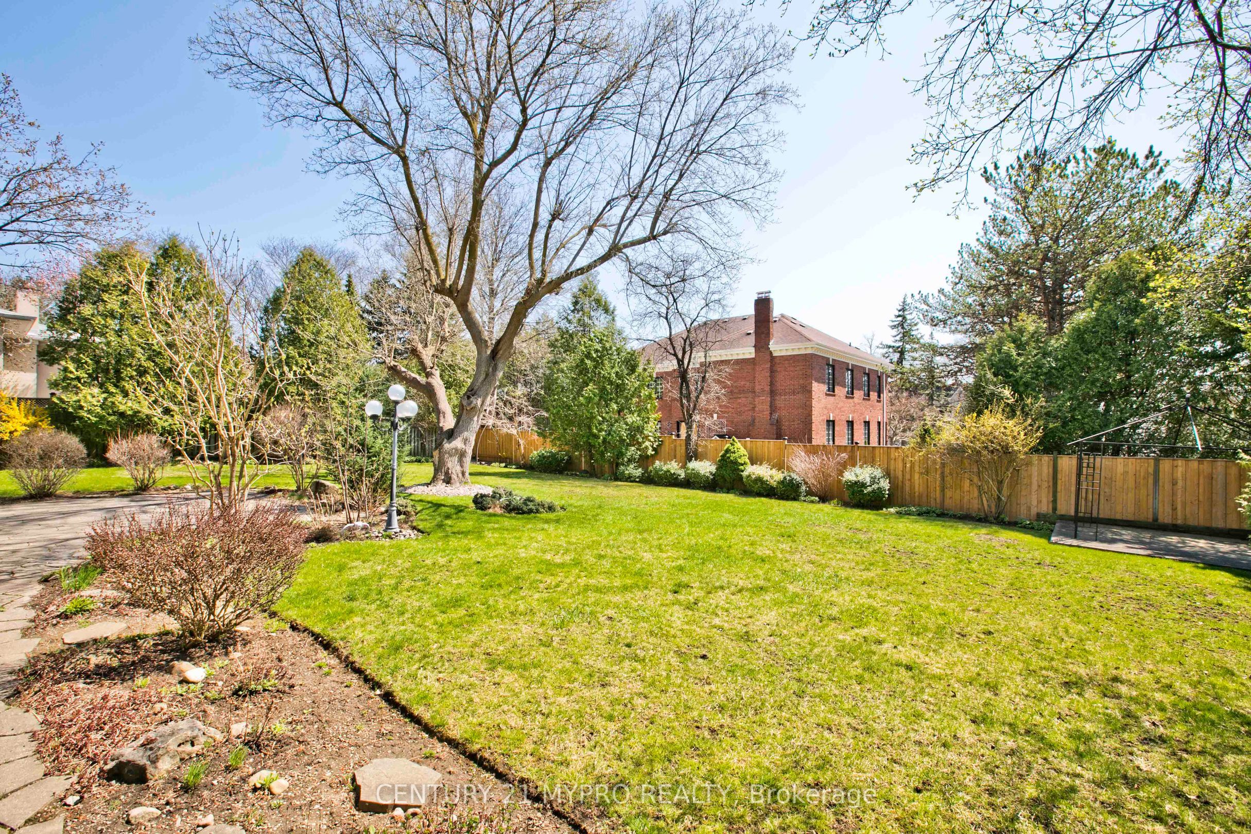9 Shady Oaks Crescent