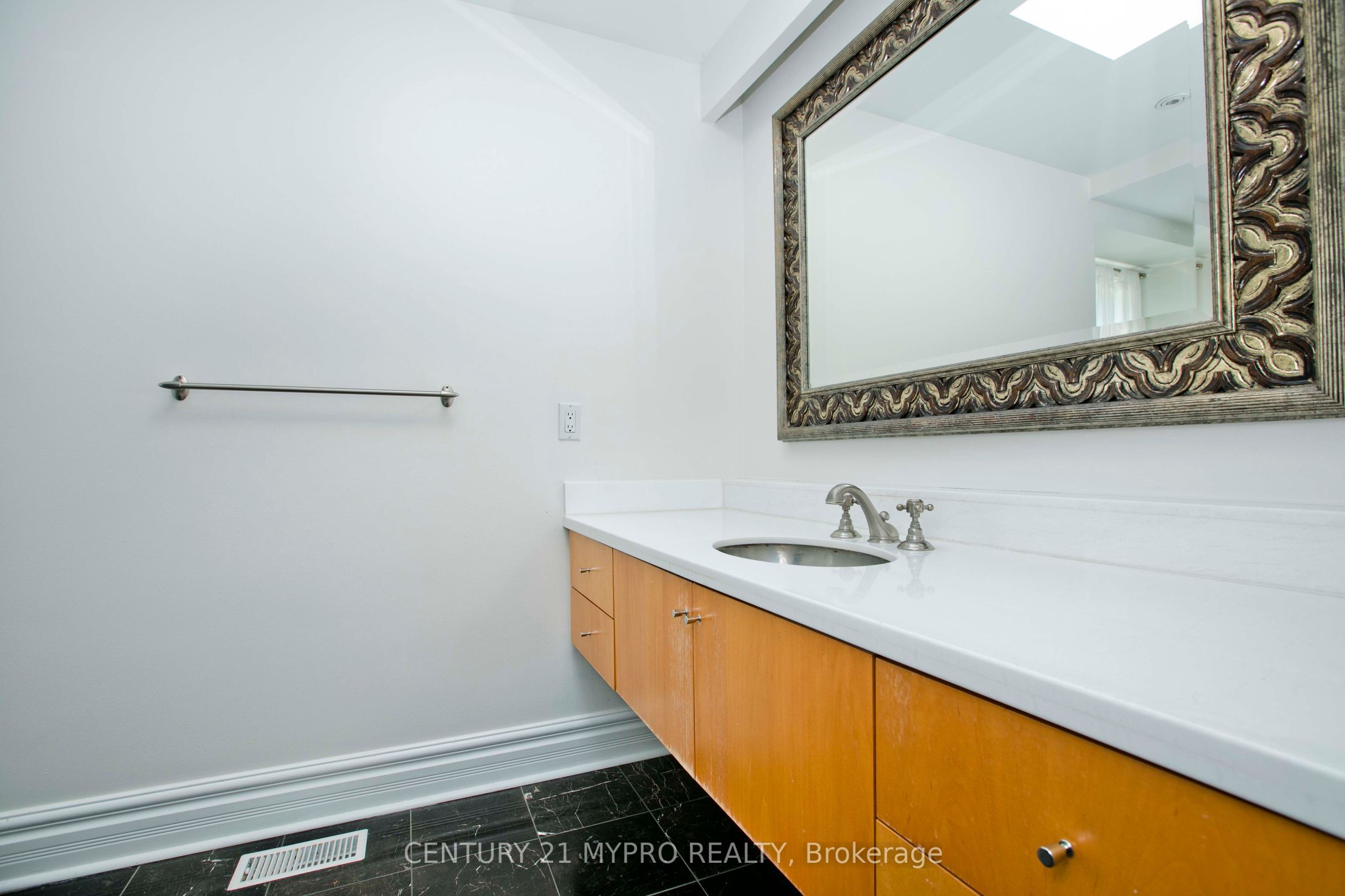 9 Shady Oaks Crescent