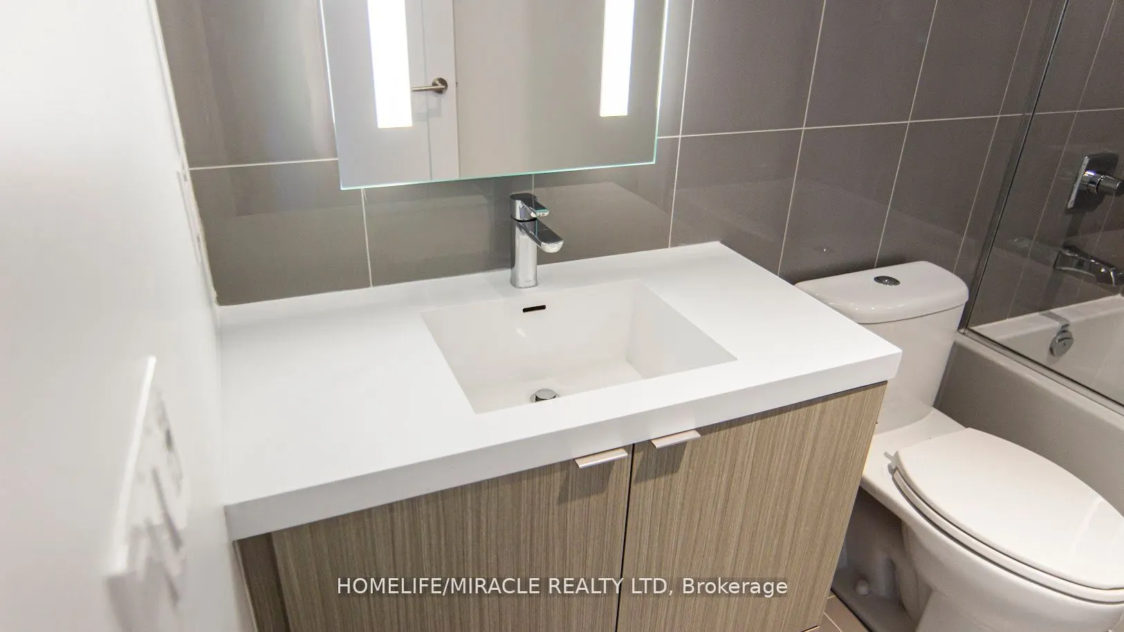 575 Bloor Street E, #2905