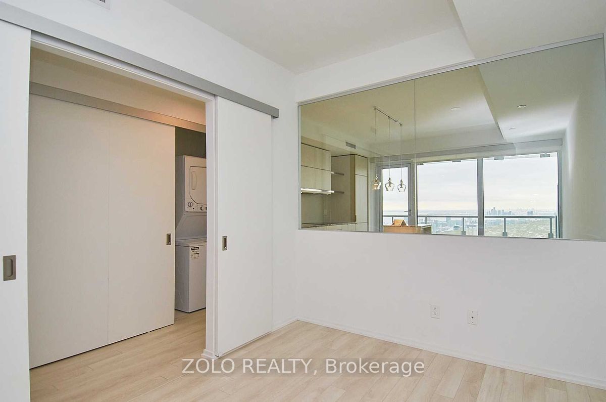 197 Yonge Street #5611