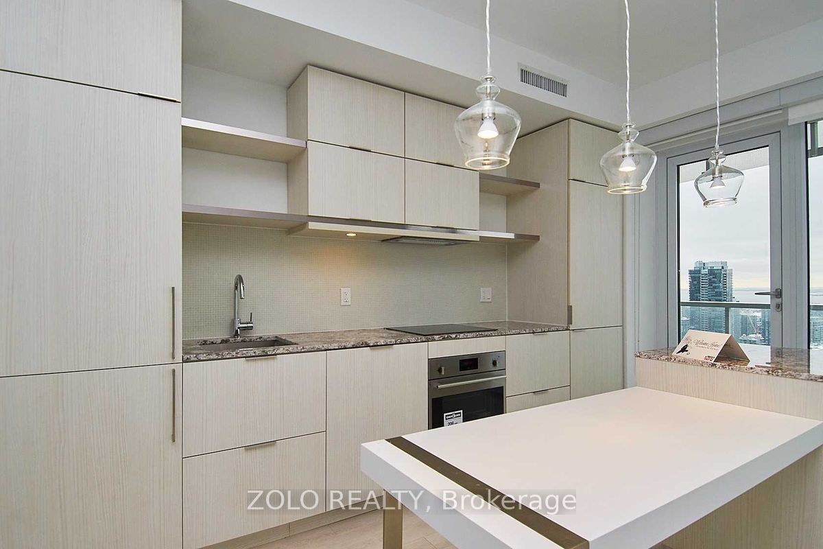 197 Yonge Street #5611