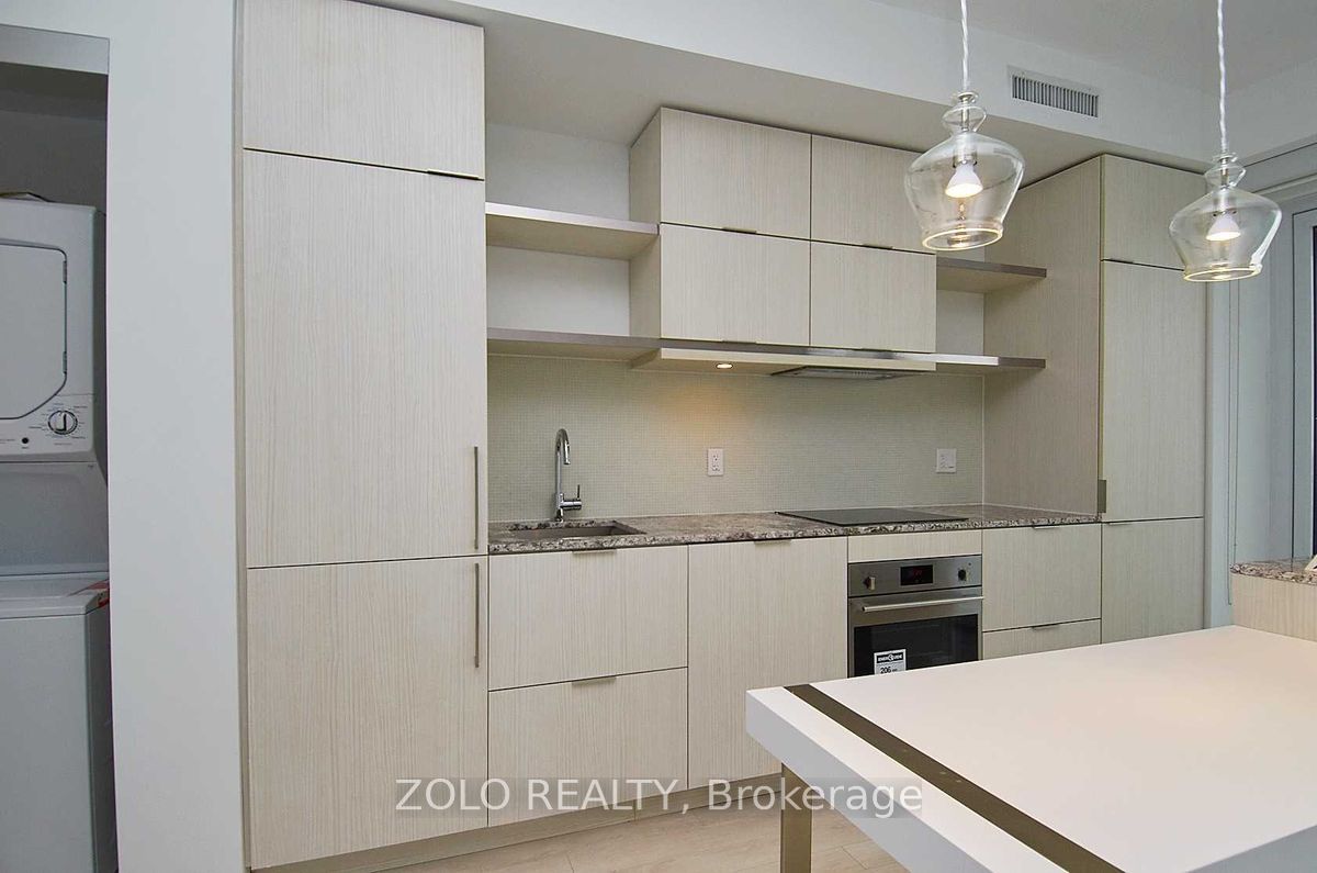 197 Yonge Street #5611