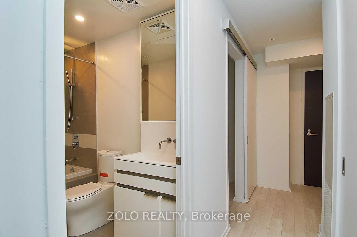 197 Yonge Street #5611