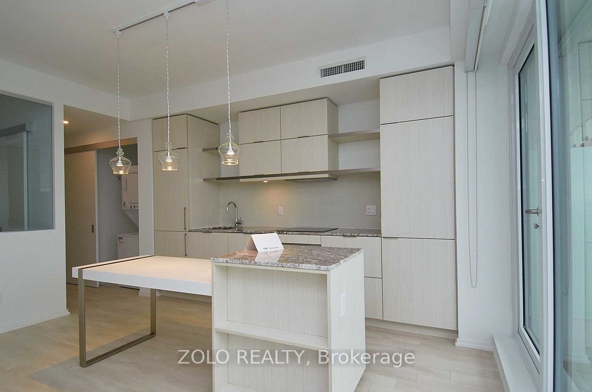 197 Yonge Street #5611