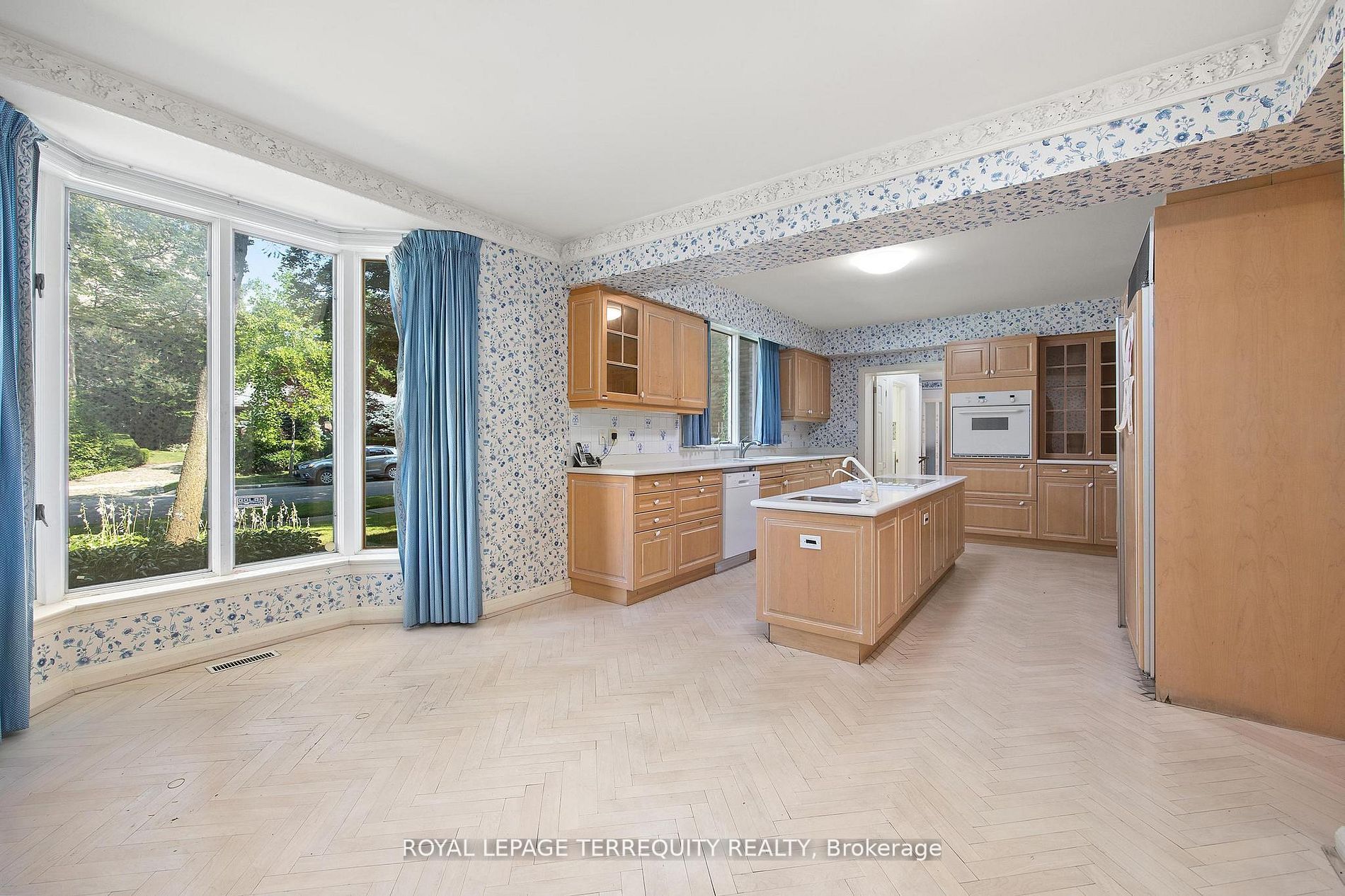 2 Chieftain Crescent