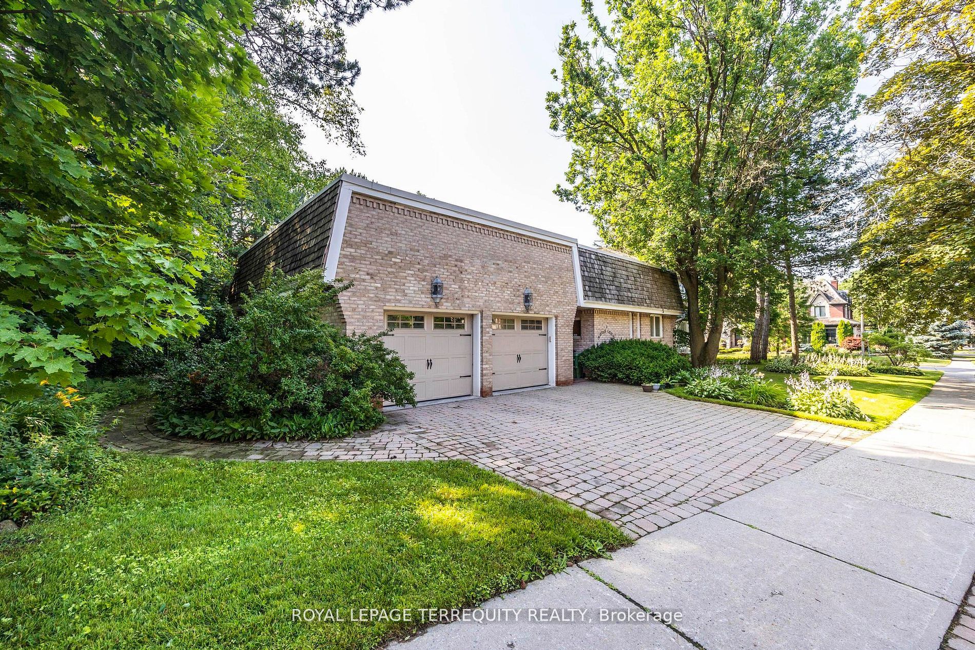2 Chieftain Crescent