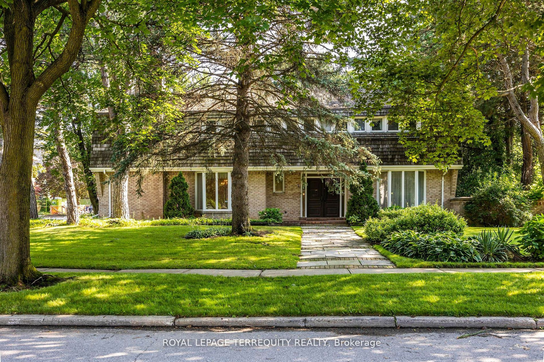 2 Chieftain Crescent