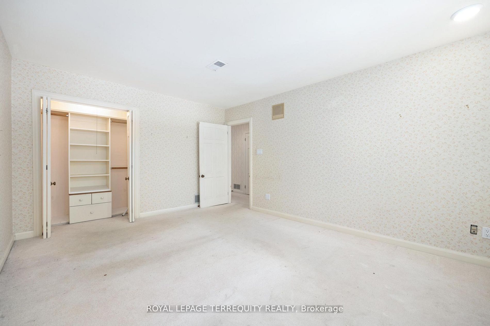 2 Chieftain Crescent