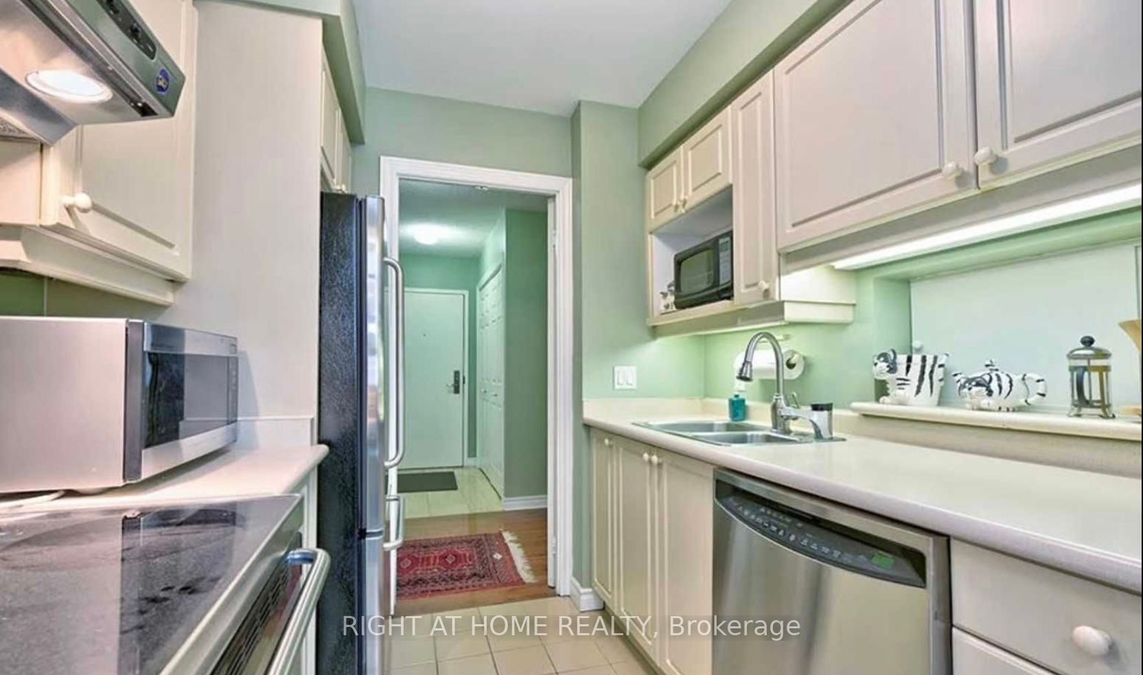 71 Simcoe Street #705