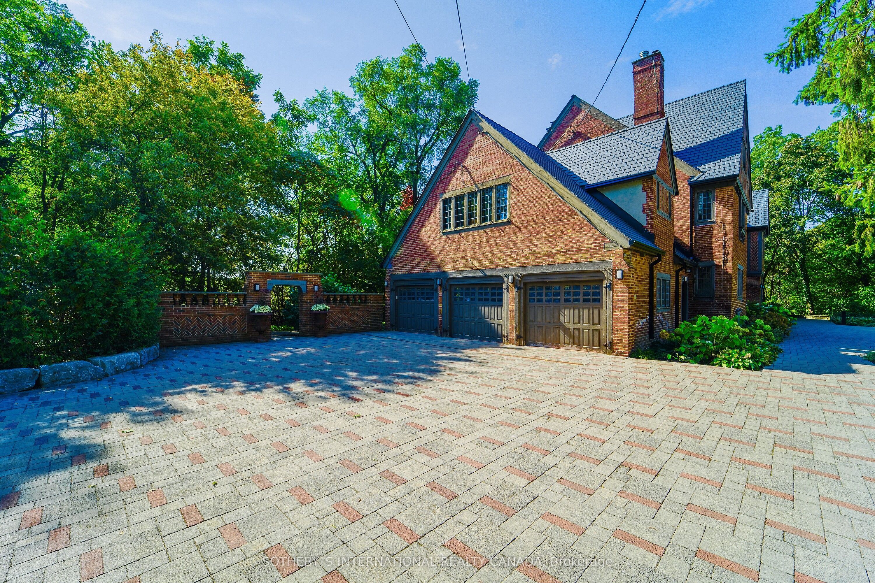 372 Old Yonge Street
