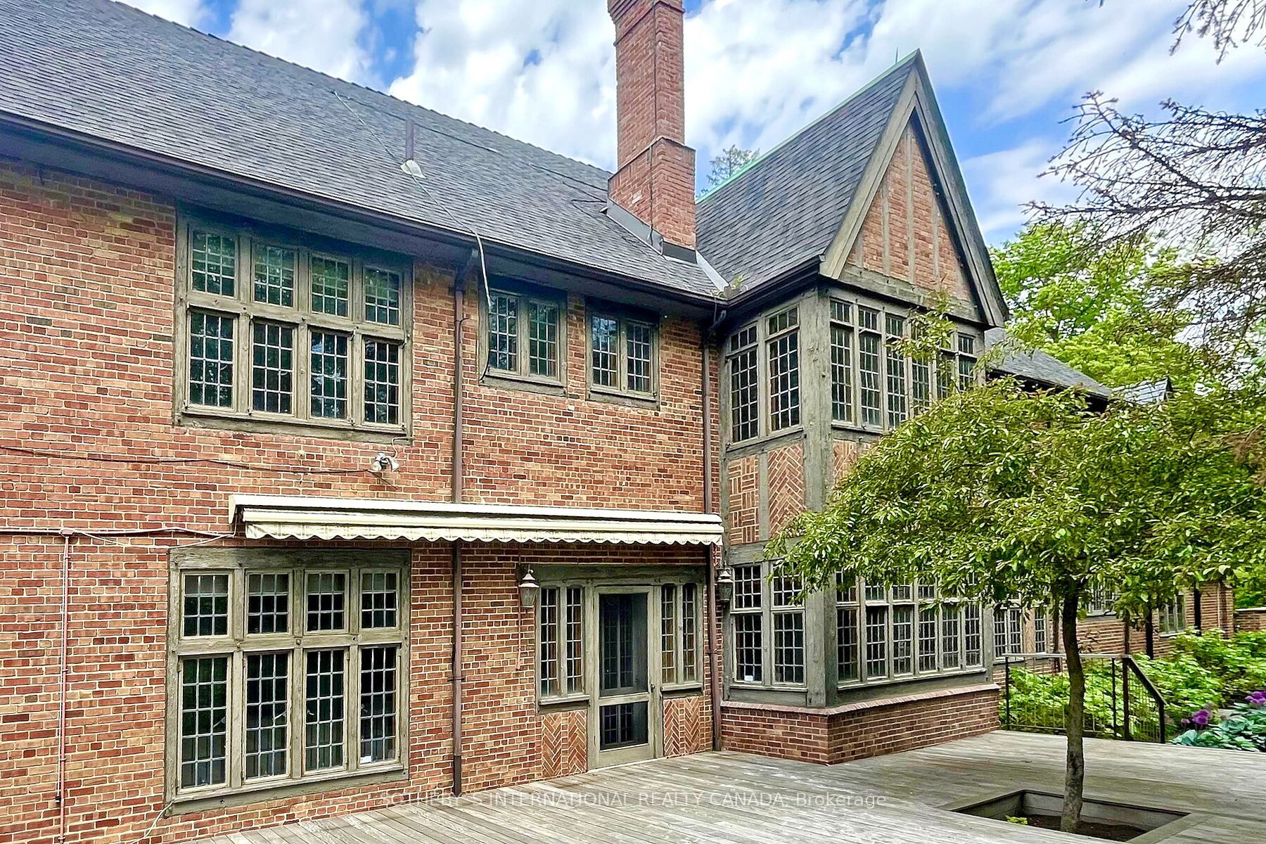 372 Old Yonge Street