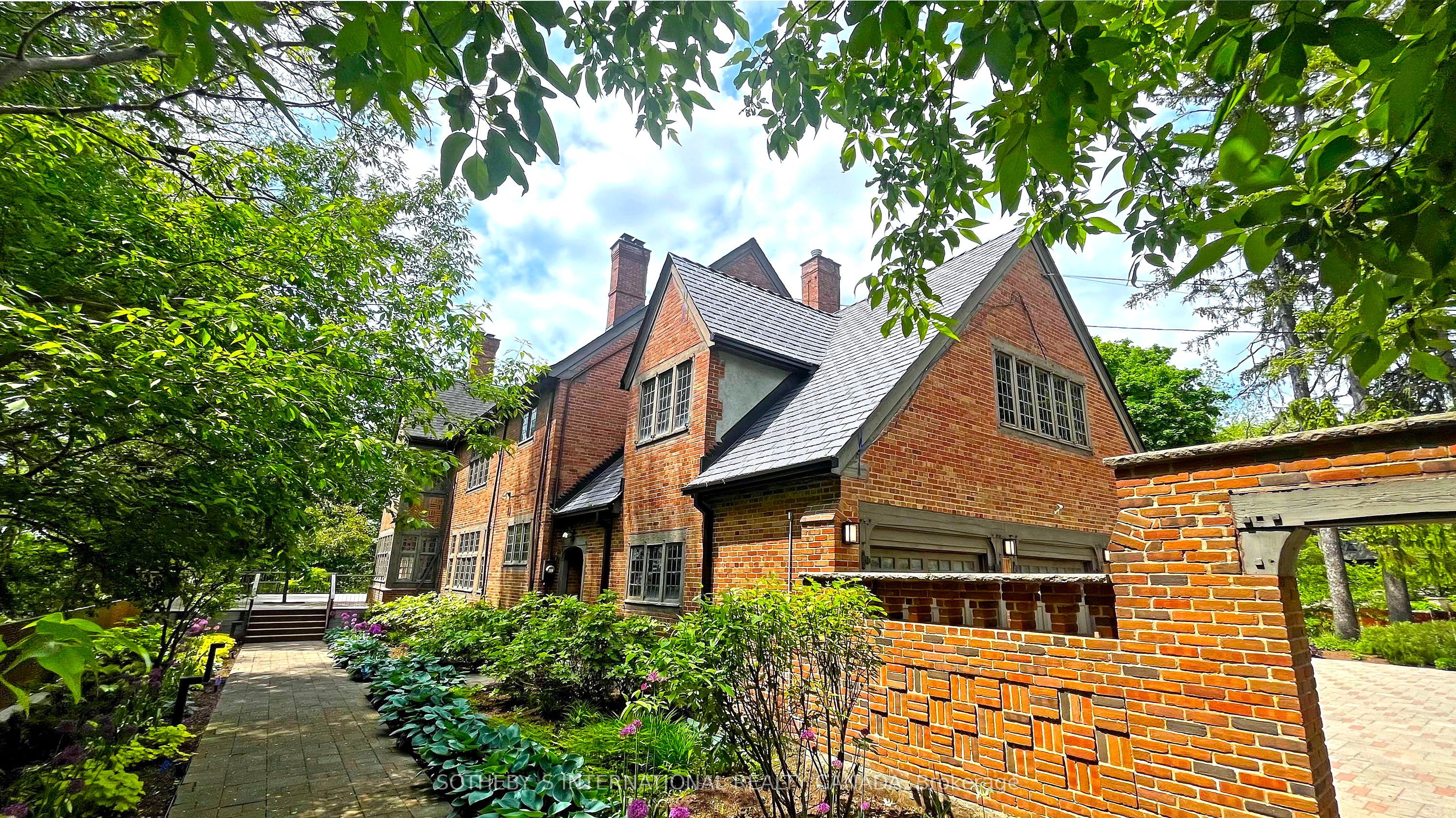 372 Old Yonge Street