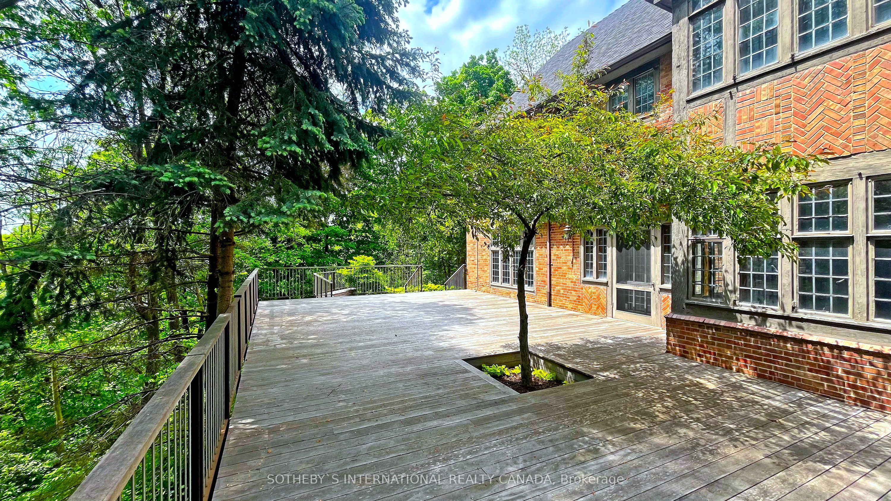 372 Old Yonge Street