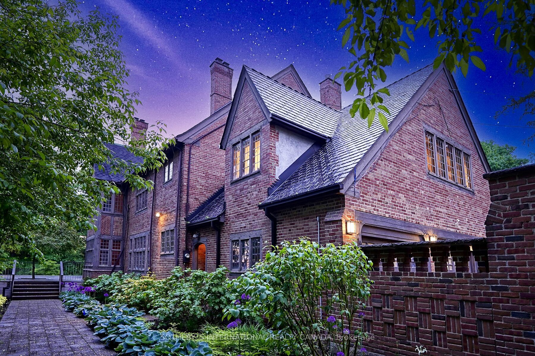 372 Old Yonge Street