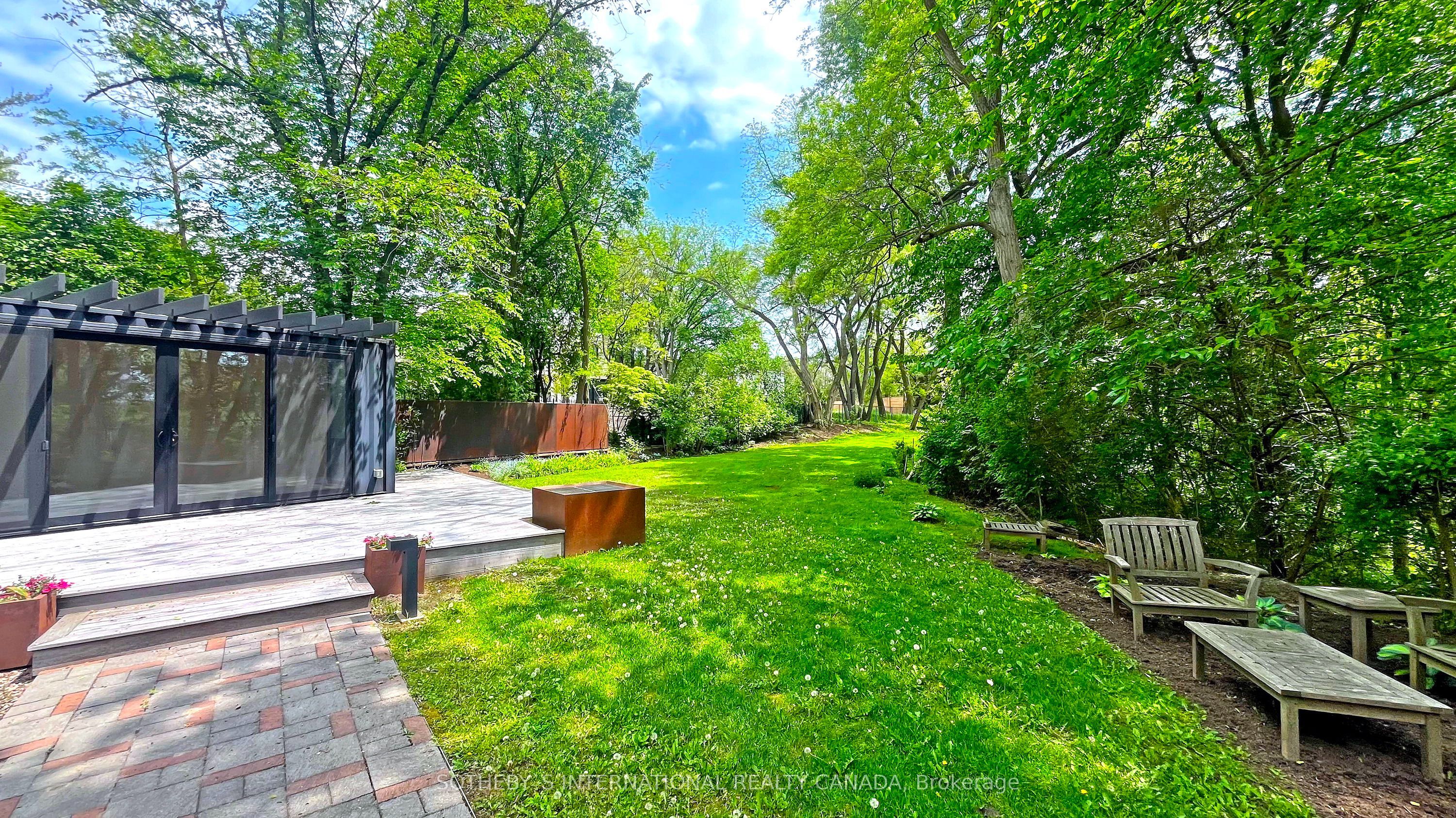 372 Old Yonge Street