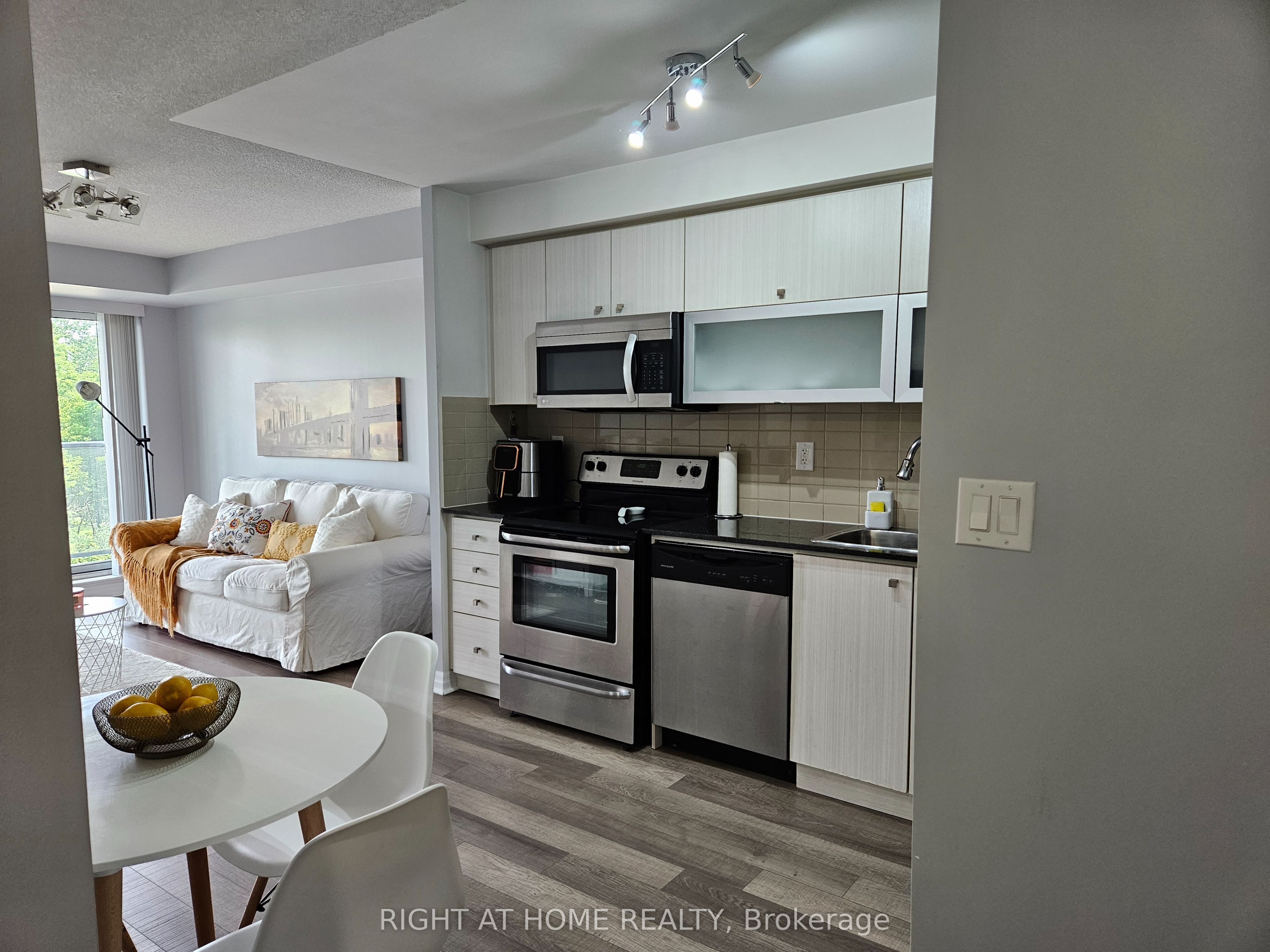 2015 Sheppard Avenue E #307