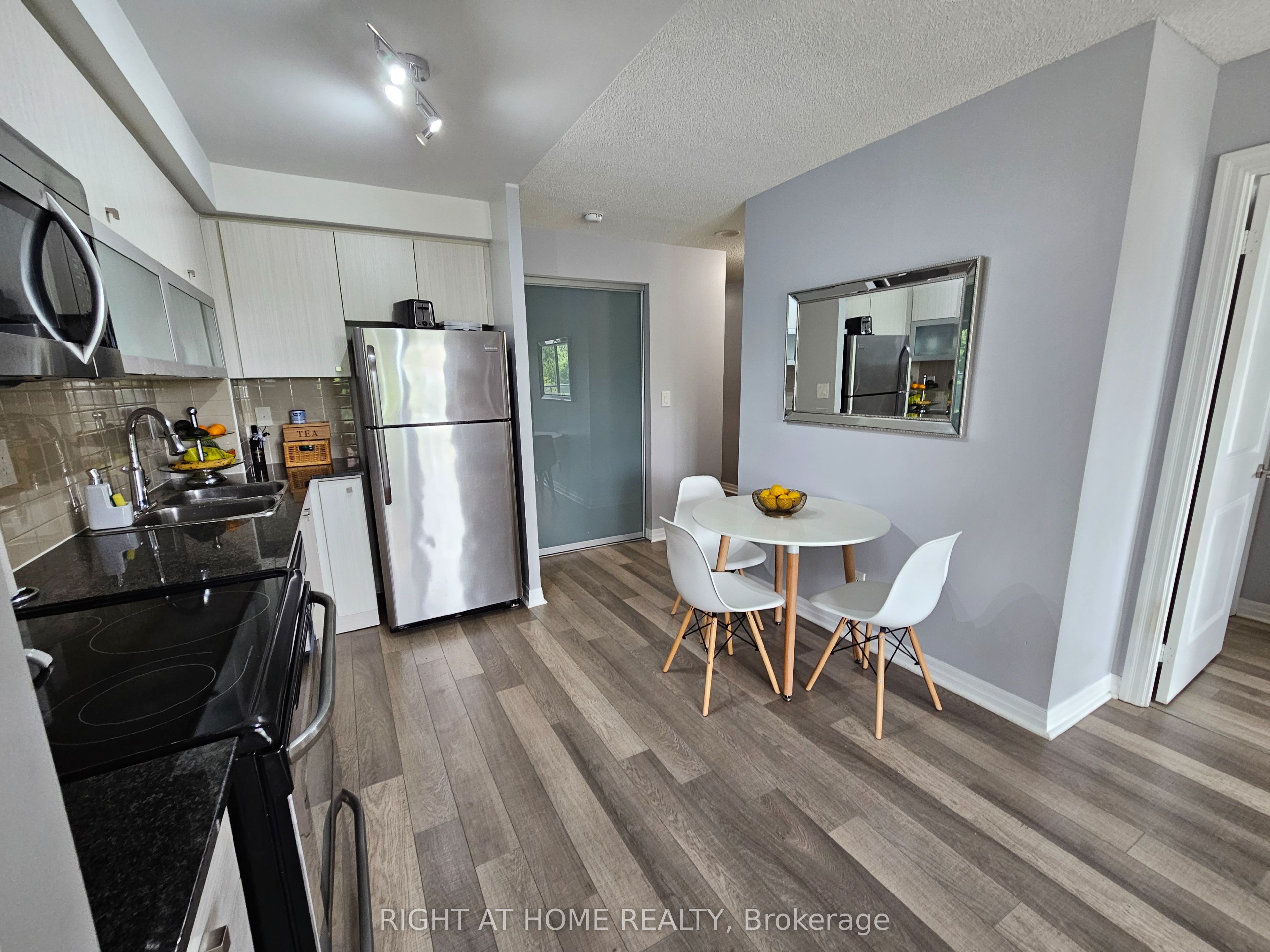 2015 Sheppard Avenue E #307