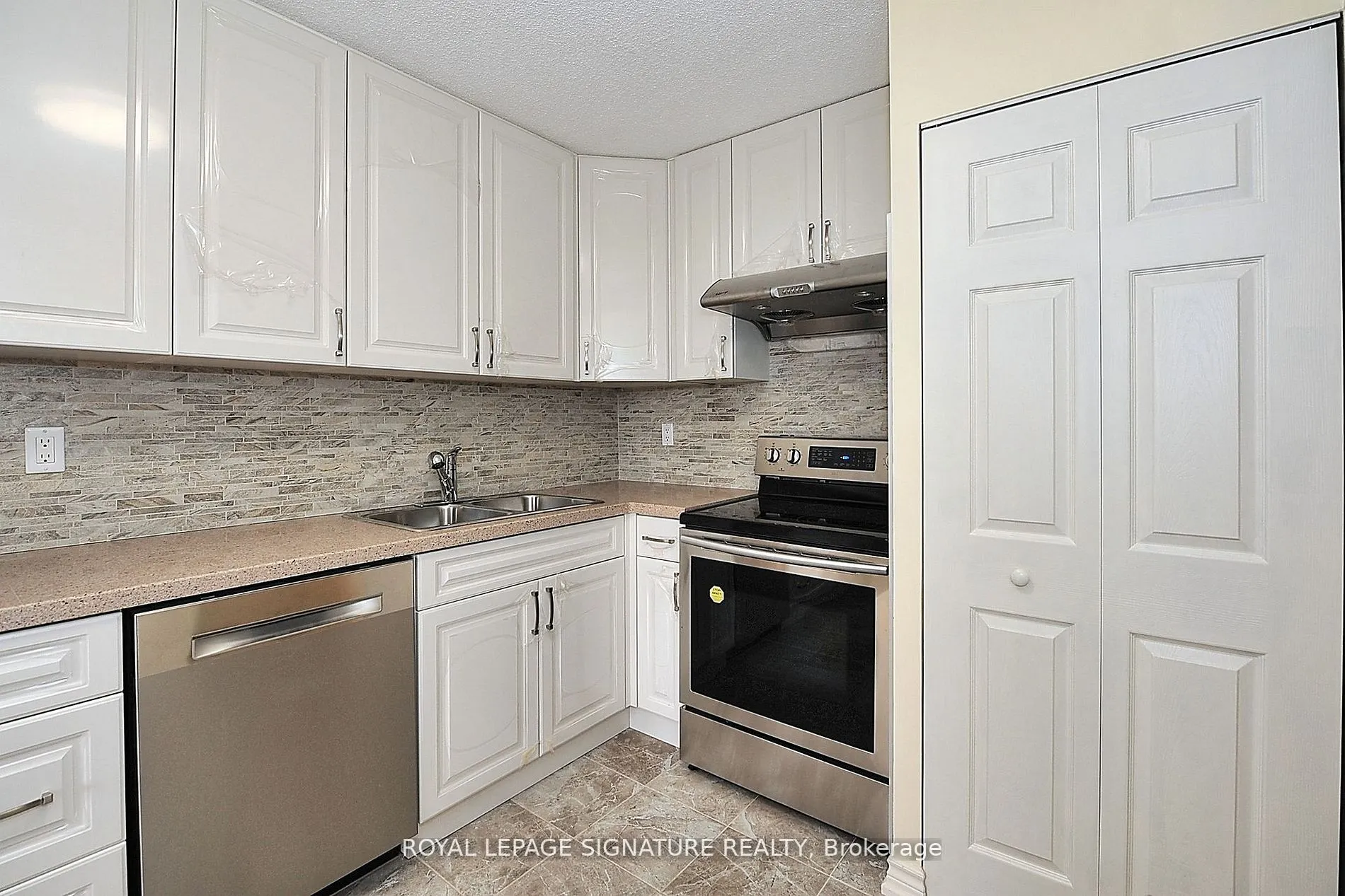 10 Tangreen Court, #702