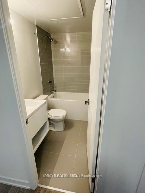 159 Wellesley Street E #406