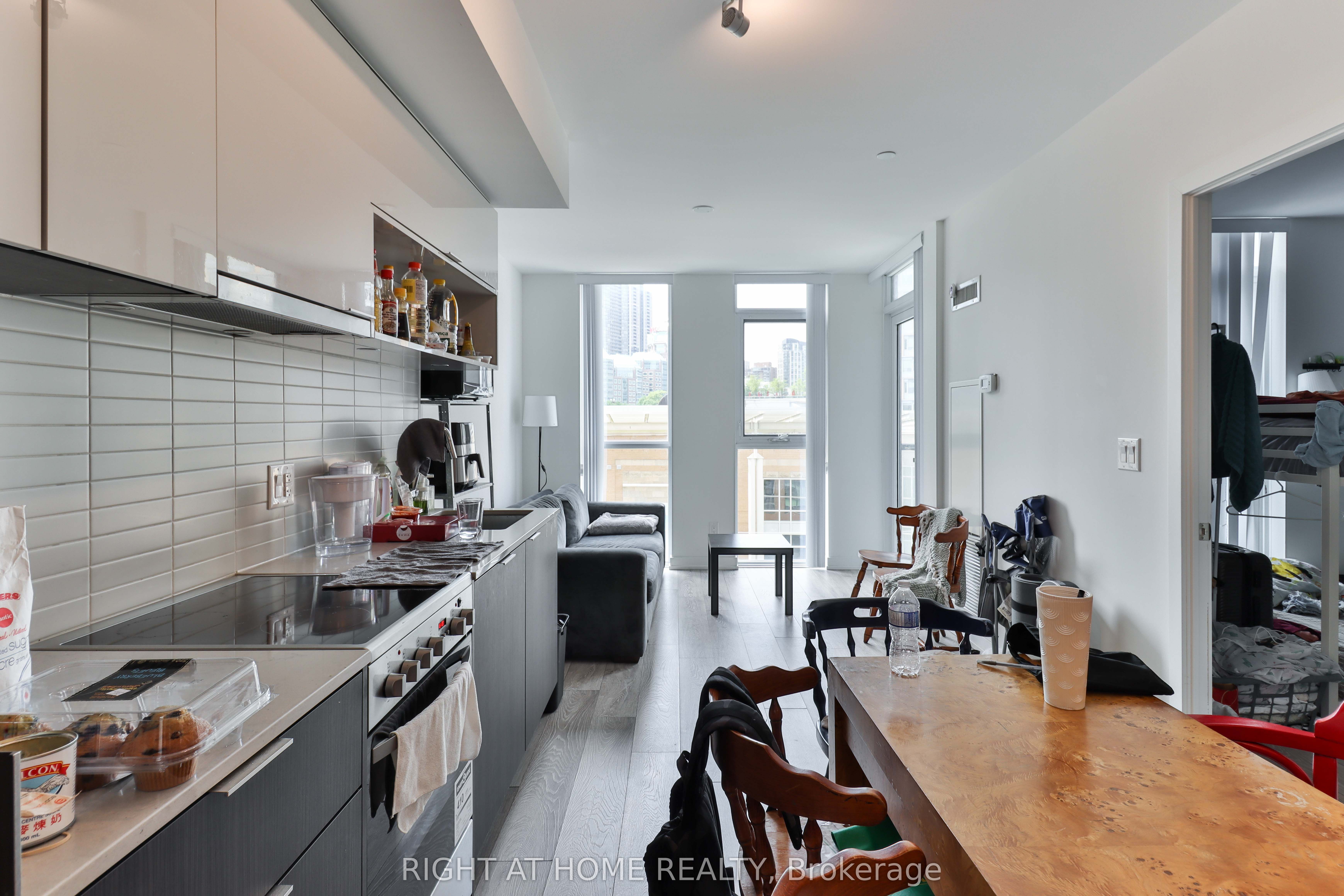 159 Wellesley Street E #406