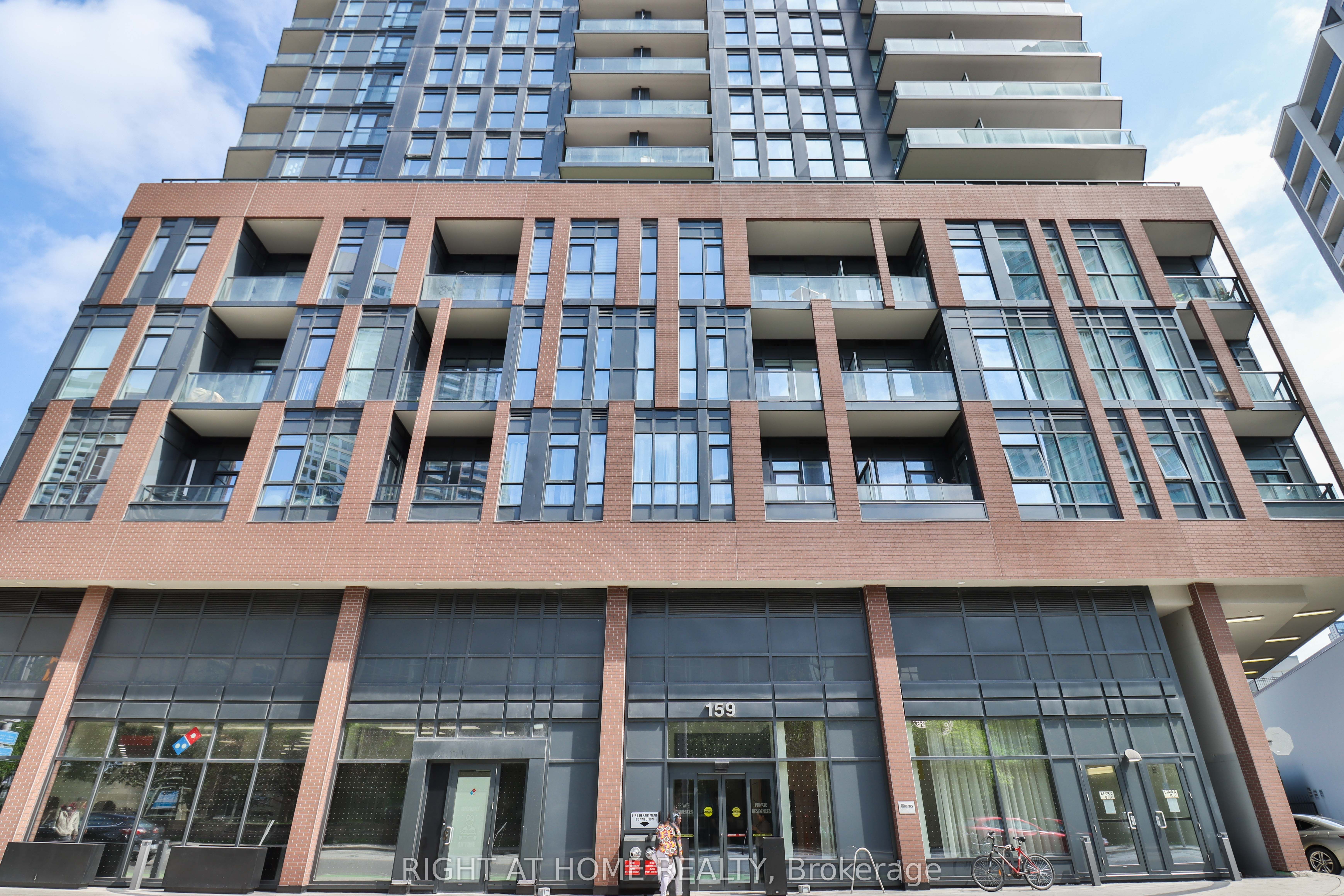 159 Wellesley Street E #406