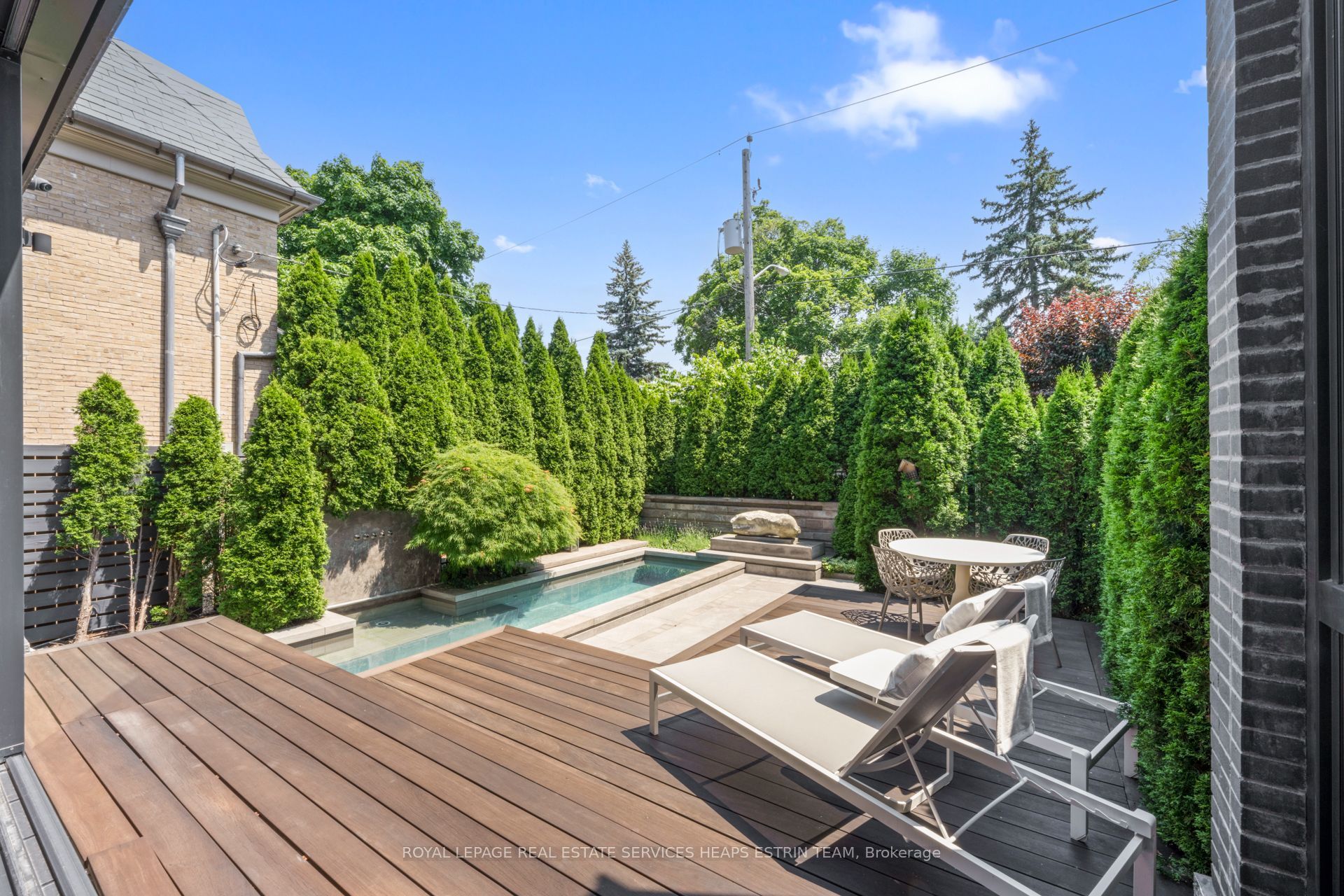 108 Stratford Crescent
