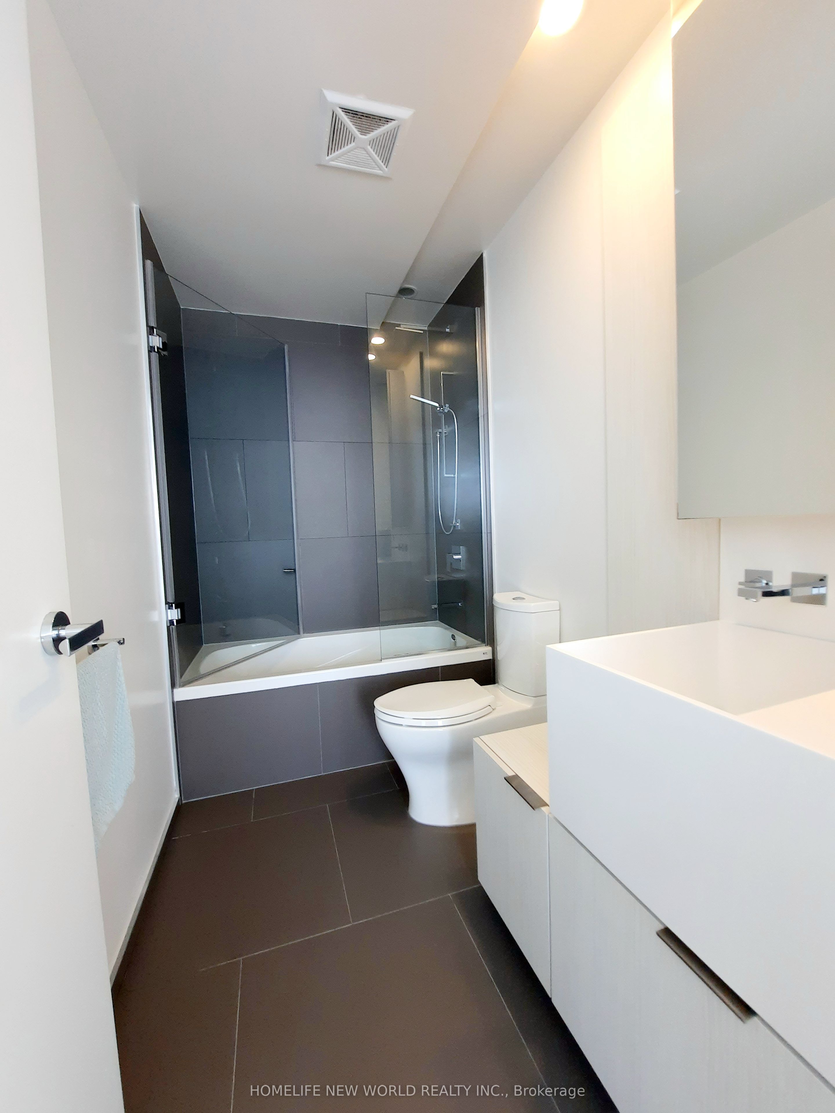1 Bloor Street E #6902