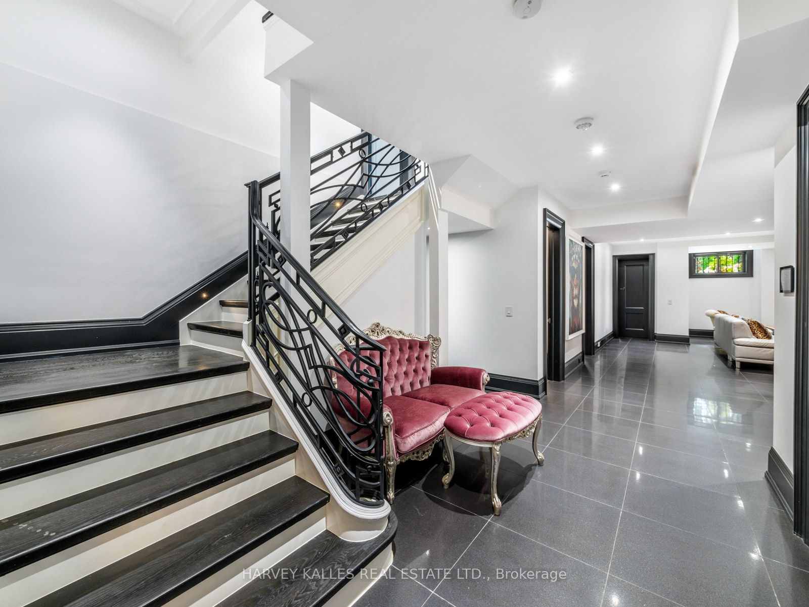 327 Cortleigh Boulevard