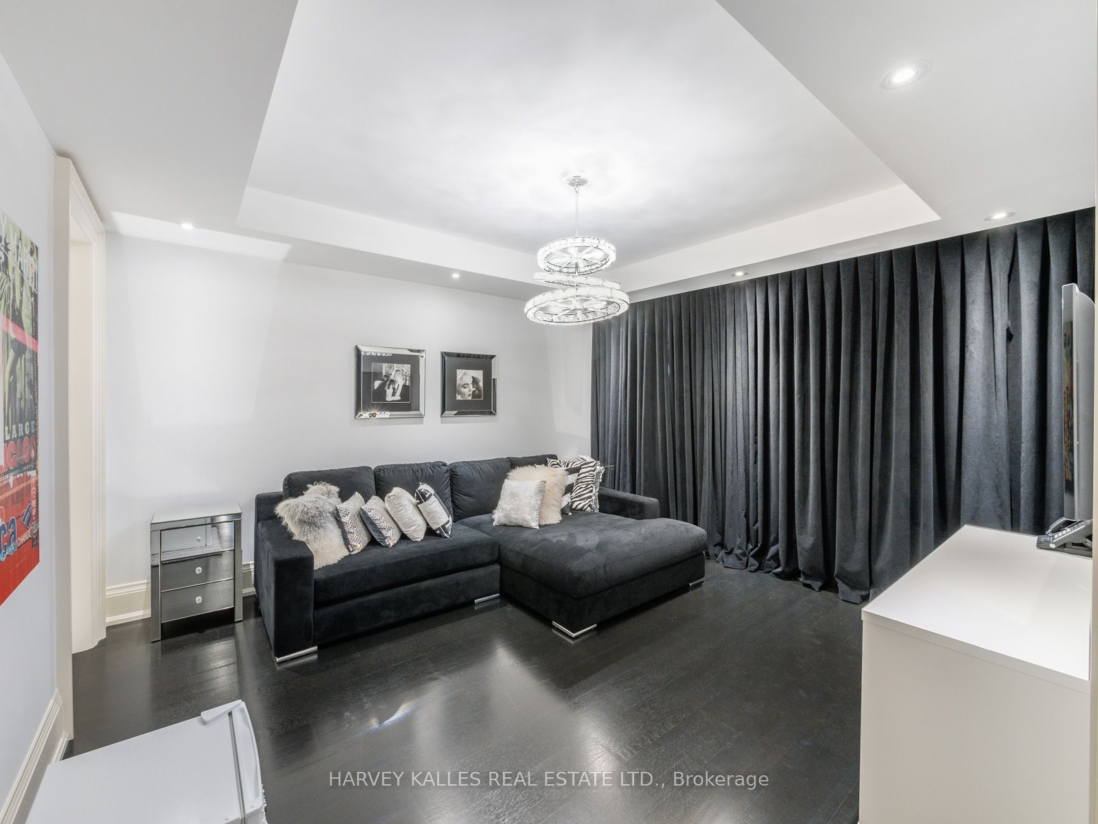 327 Cortleigh Boulevard