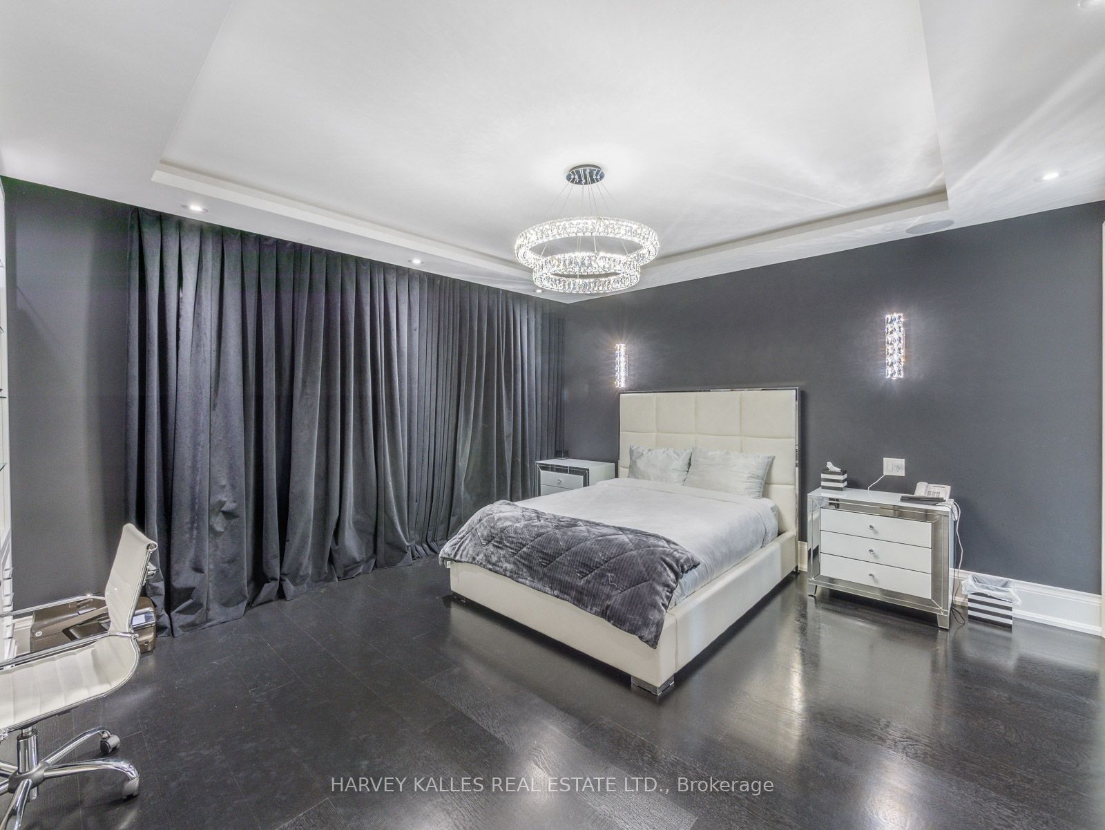 327 Cortleigh Boulevard