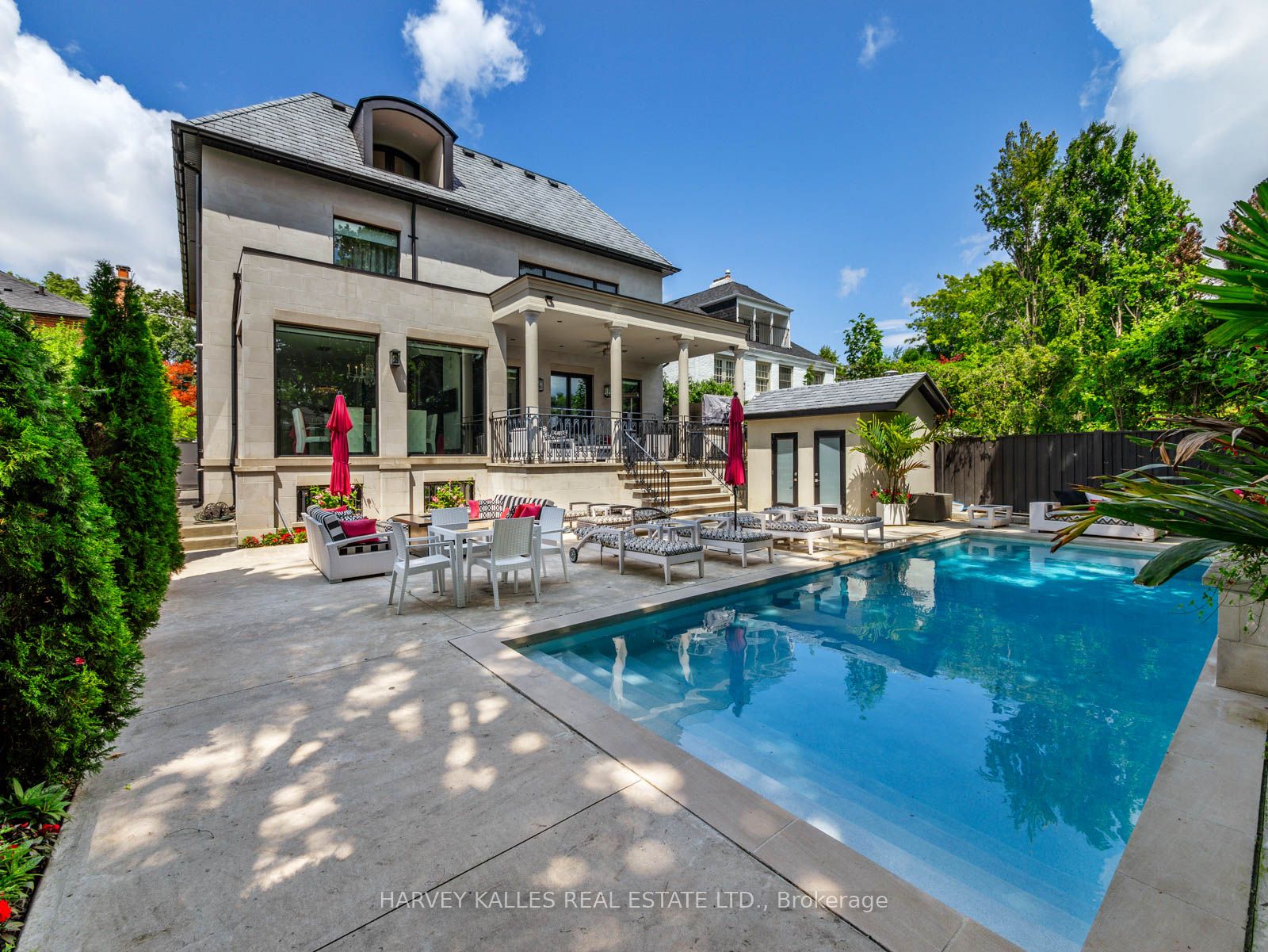 327 Cortleigh Boulevard