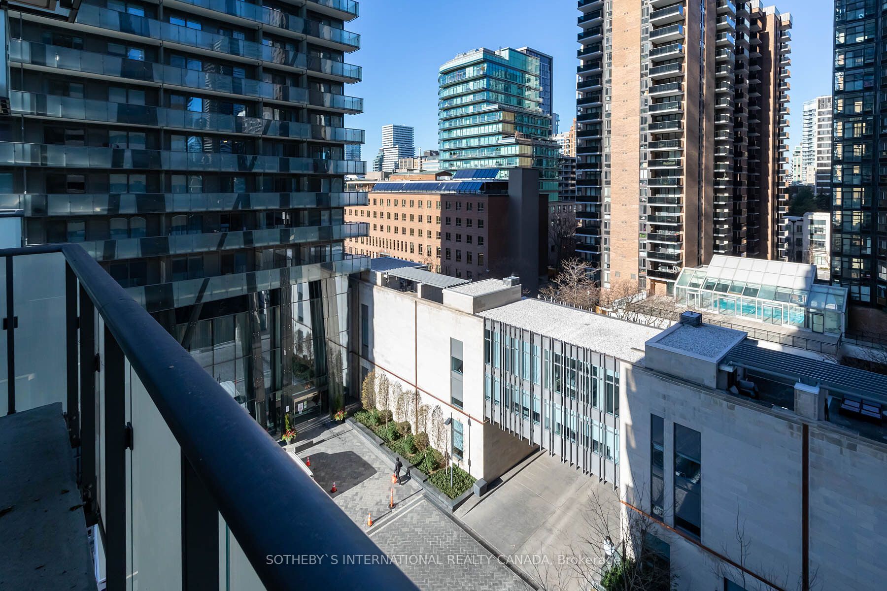 1080 Bay Street #608