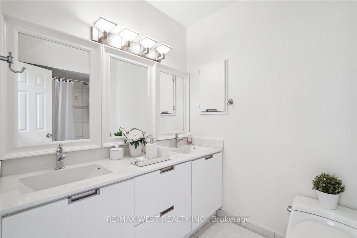 69 Upper Canada Drive, #2