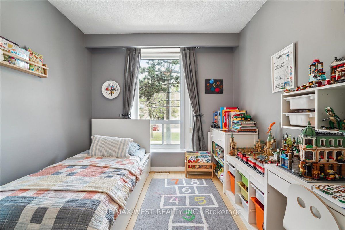 69 Upper Canada Drive, #2