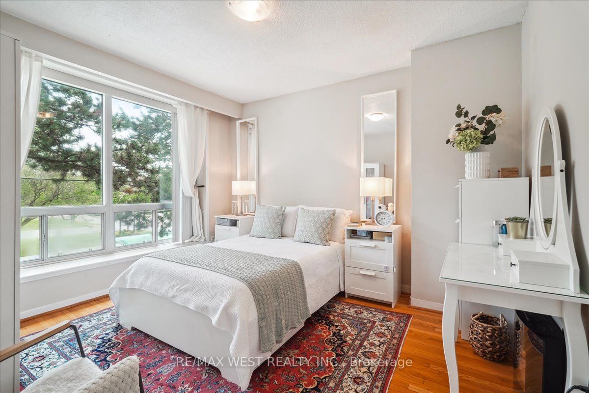 69 Upper Canada Drive, #2