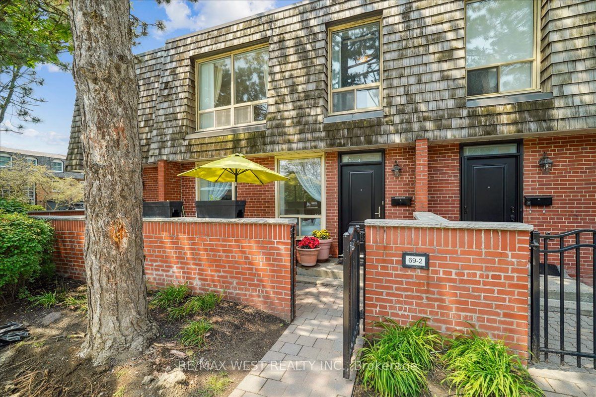 69 Upper Canada Drive, #2