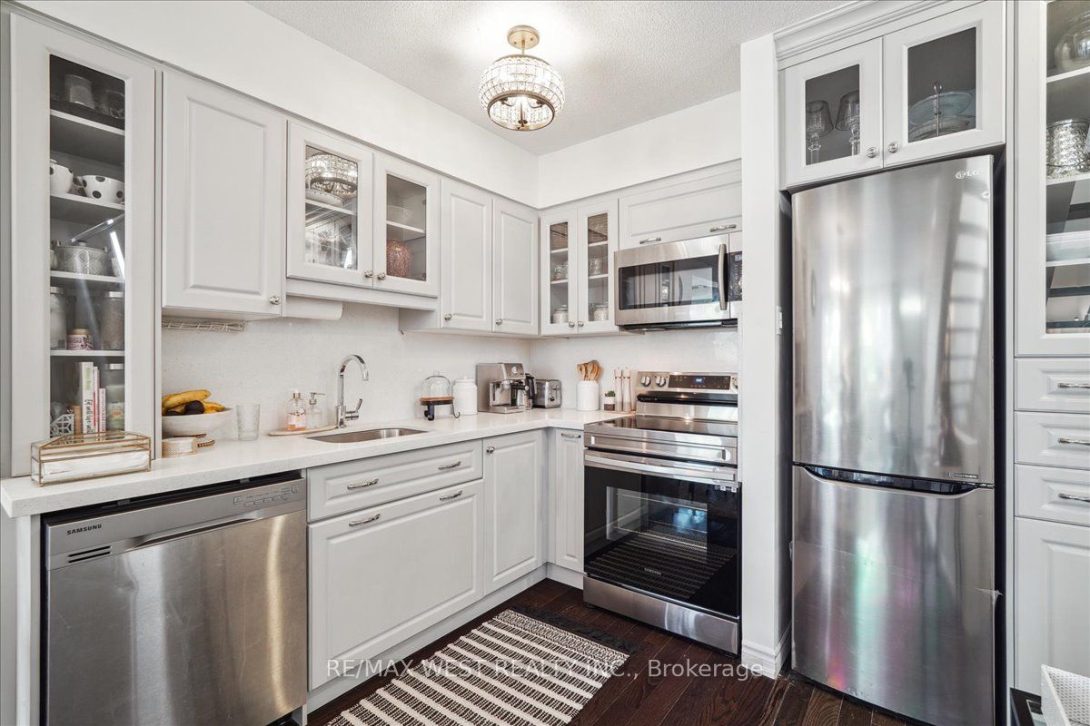 69 Upper Canada Drive, #2